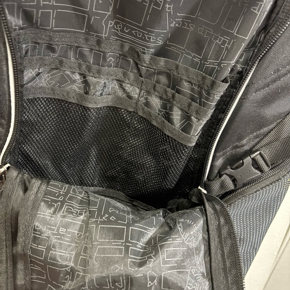 Black Adult Backpack new without tags - Picture 3 of 14